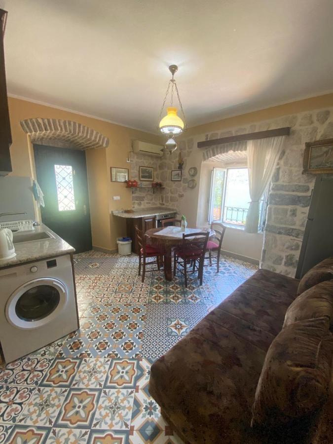 Captain's House In Dobrota Apartment Kotor