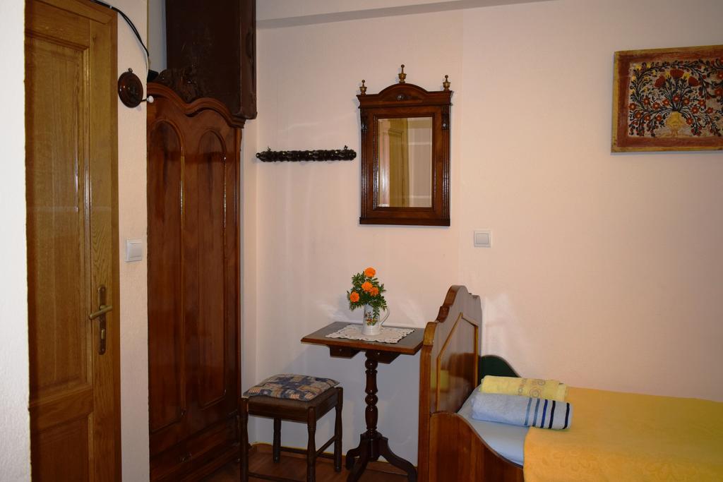 Captain's House In Dobrota *